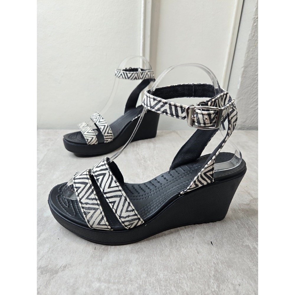 Crocs Leigh Ankle Strap Wedge Sandals Size 7 Black White Geometric Chevron Retro